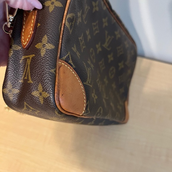 LV Trocadero Monogram 23 - Picture 8 of 13